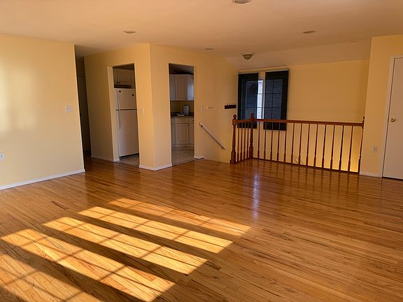 4th image of 18011 64th Ave Floor 2
