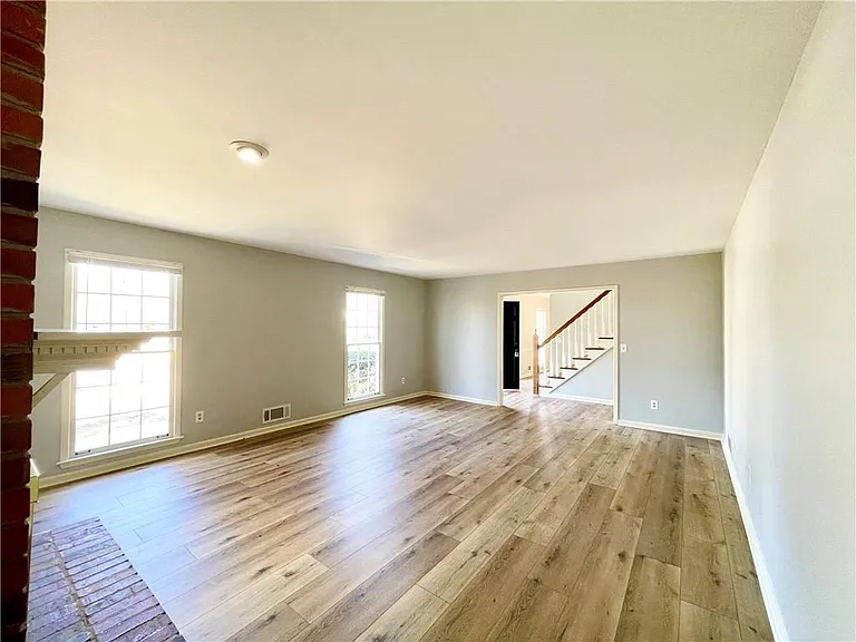 1721 Emerson Ct — Photo 9
