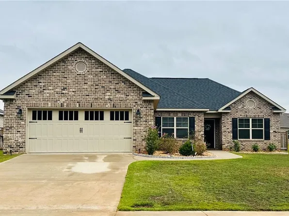 100 Otters Ridge Dr, Kathleen, GA 31047