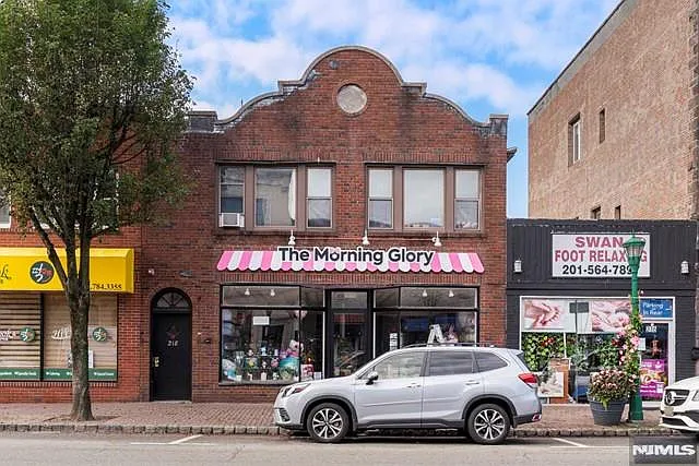 3 bed, $2,700 — Photo 1