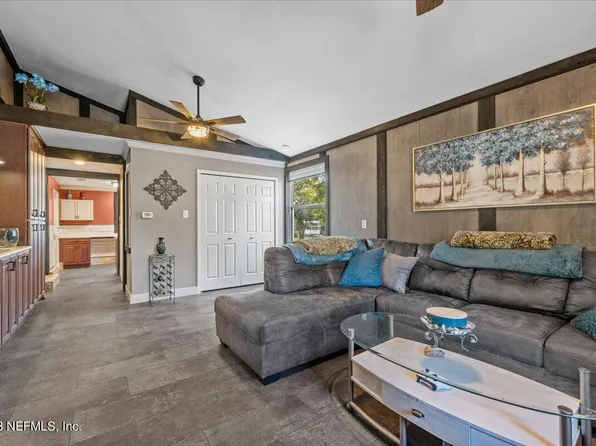 122 BOLL GREEN Drive, Interlachen, FL 32148