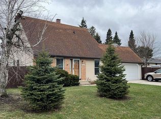 3520 Southwood Dr, Racine, WI 53406