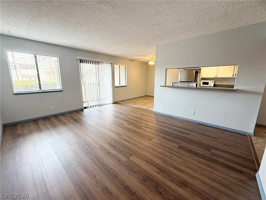 2 bed, 2.0 bath, 912 sqft, $1,235 — Photo 2