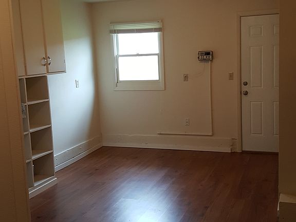 4th image of 233 S Crestwood Dr