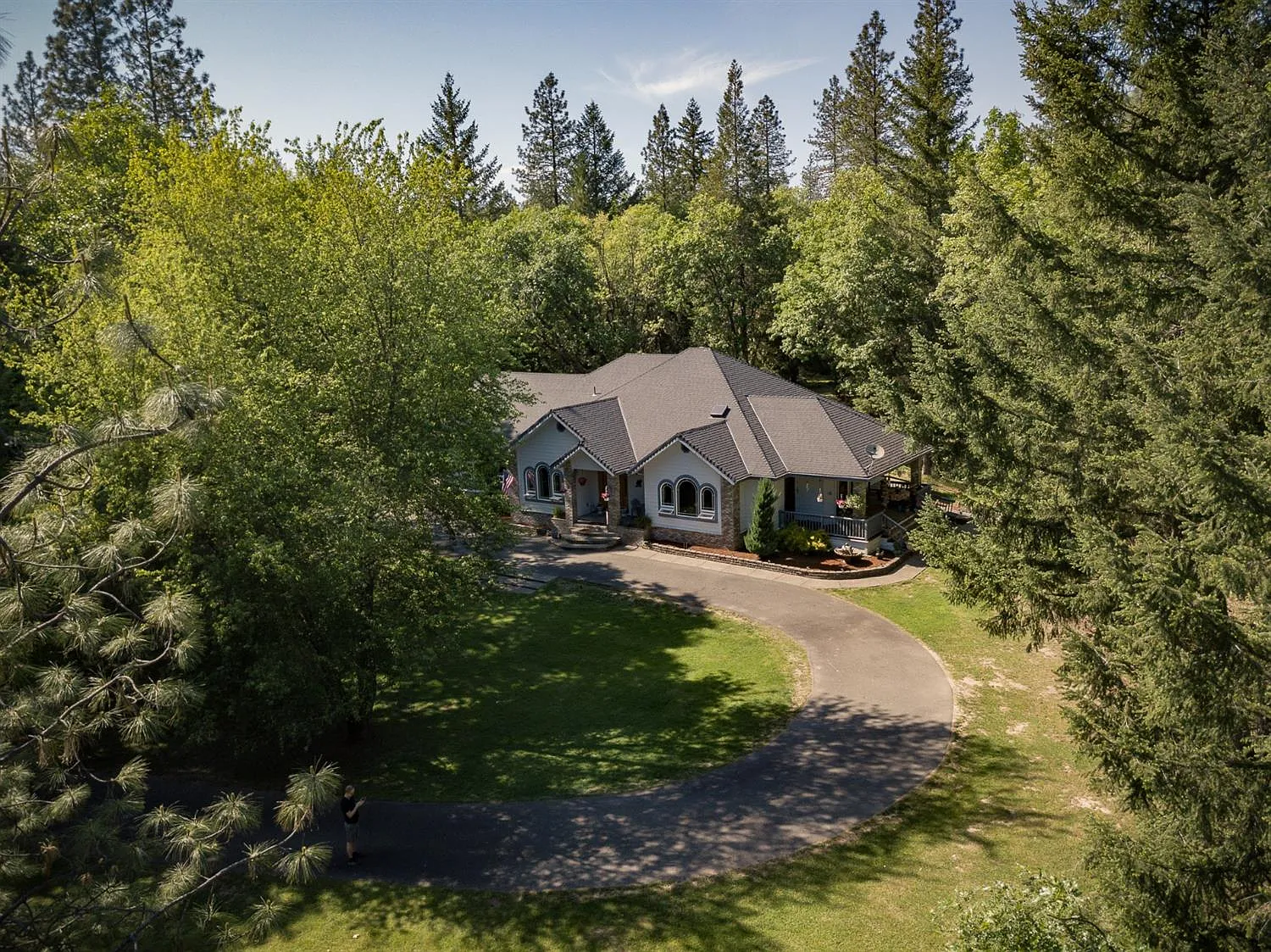 3021 Russell Rd photo 1