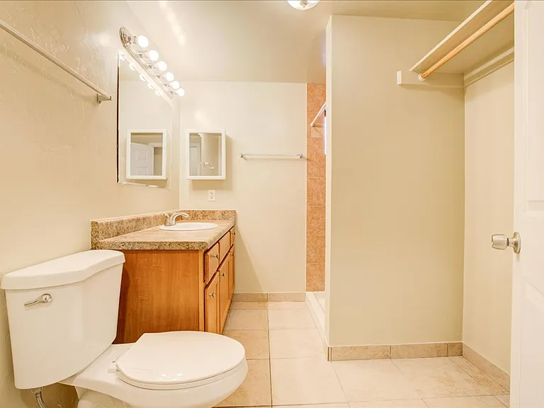 1421 N. Louis Ave — Photo 18