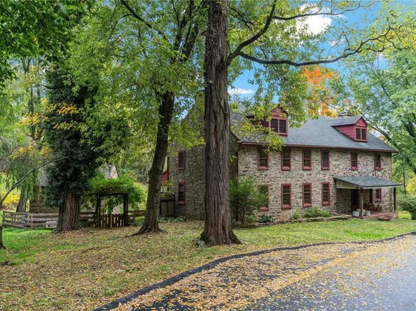 160 S Grims Mill Rd, Boyertown, PA 19512