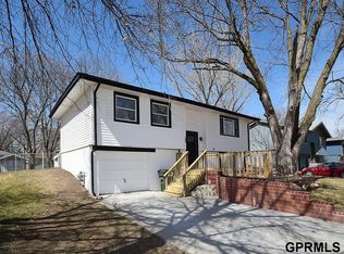 109 Wagon Train Ave, Hickman, NE 68372