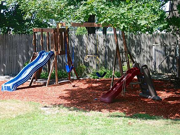 5th image of 141 Calderwood Dr