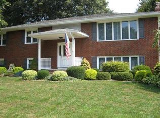 18 Colonial Dr, Clarksboro, NJ 08020