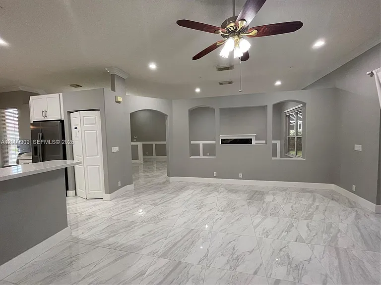 5263 SW 34th Way — Photo 3