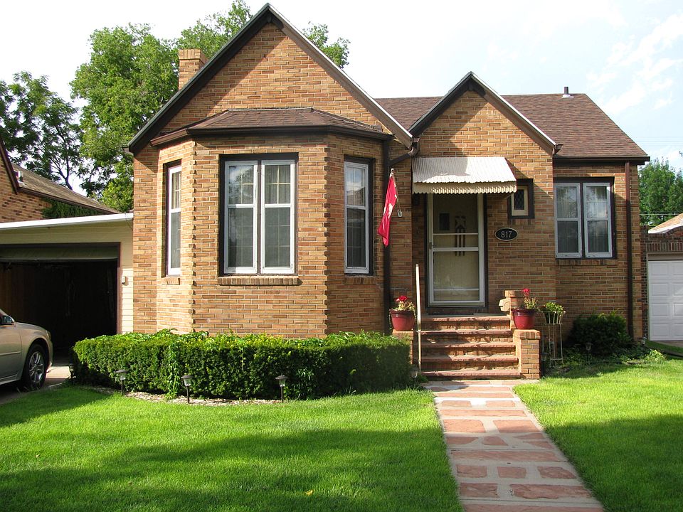 1st image of 817 W 1st St