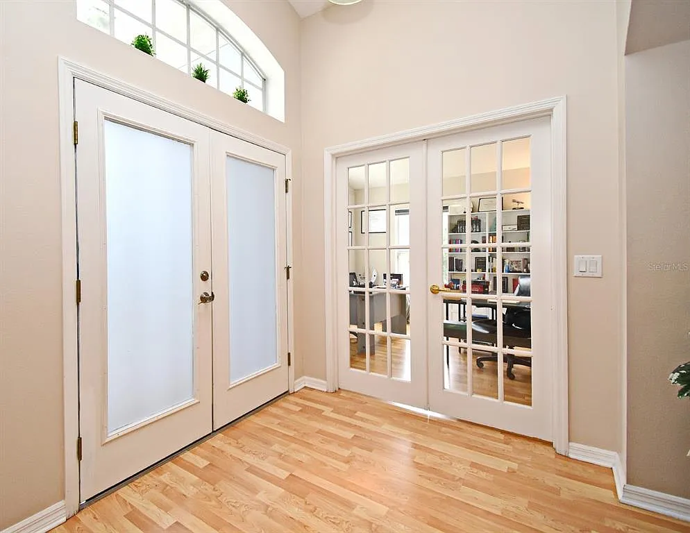 3 bed, 2.0 bath, 1740 sqft, $2,950 — Photo 2