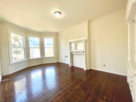 2nd image of 558 Waller St #B