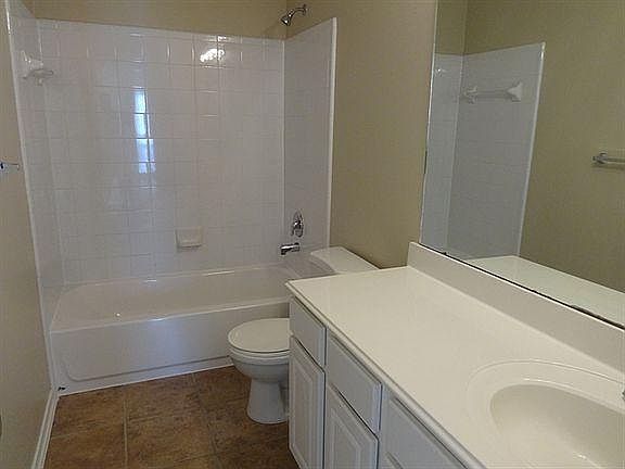 5th image of 82L5 Rosemary Dr