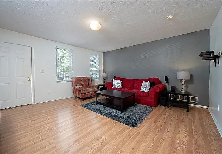 1 bed, 900 sqft, $990 — Photo 4
