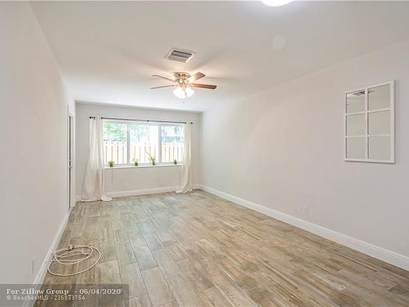 3rd image of 823 SE 14th St