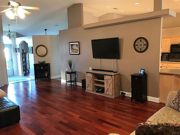 4th image of 1554 Woodlawn Way