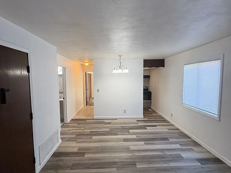 1504 W Tiffany Dr — Photo 9