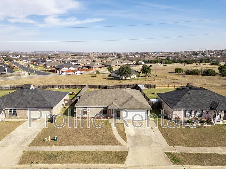 3211 Tom Lockett Dr — Photo 3