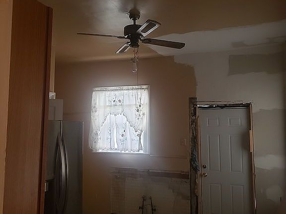 4th image of 1426 Lindley Ave