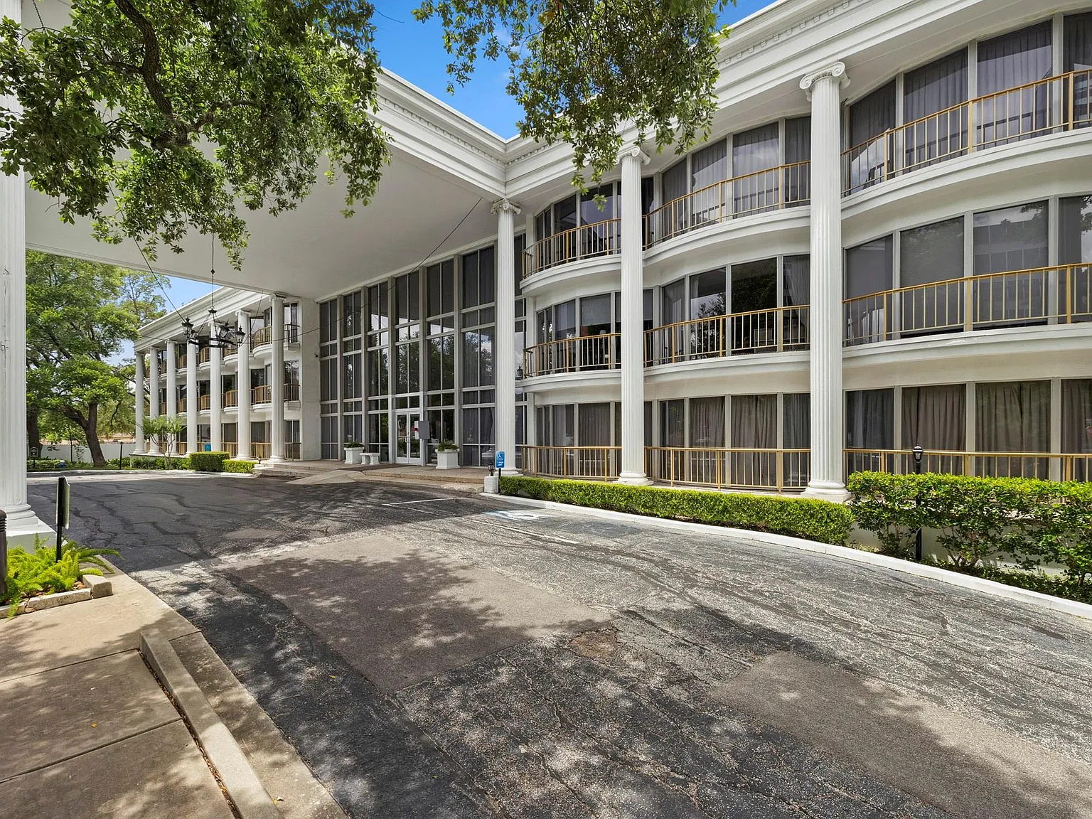 2 bed, 2.0 bath, $2,100 — Photo 1