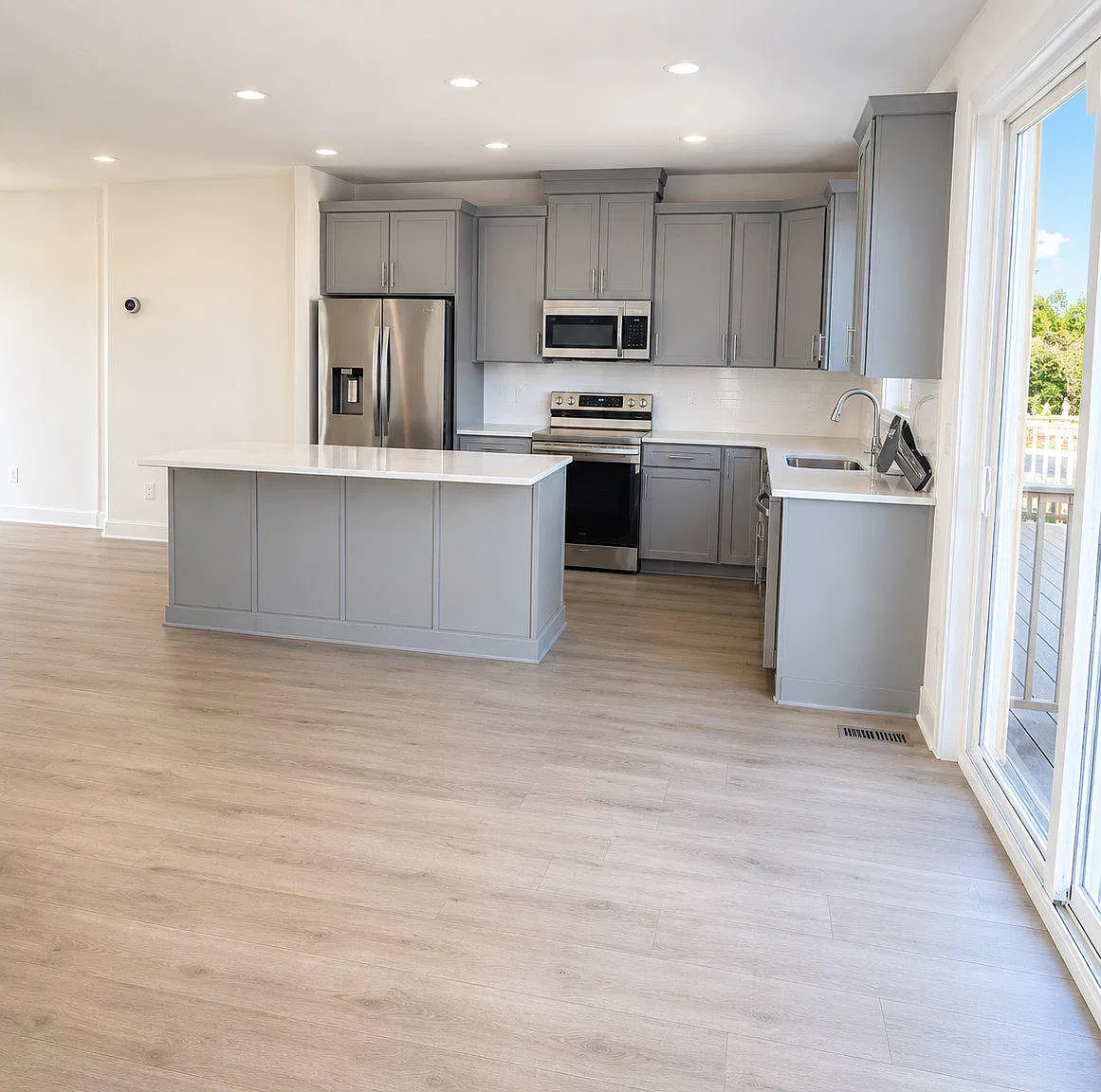 3 bed, 3.5 bath, 2225 sqft, $3,800 — Photo 3