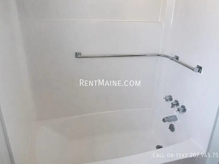 19 Hemlock St — Photo 9