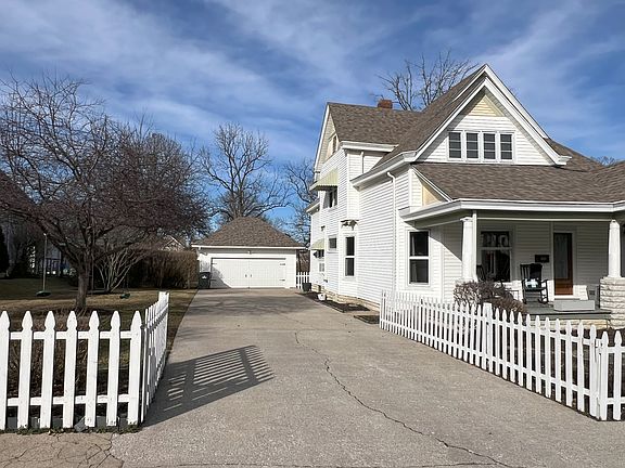 2nd image of 338 E Hendricks St