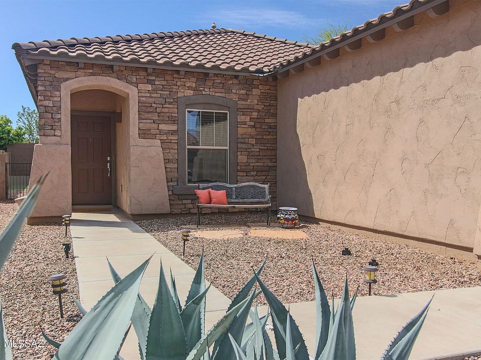 1st image of 461 W Calle Sombra Linda