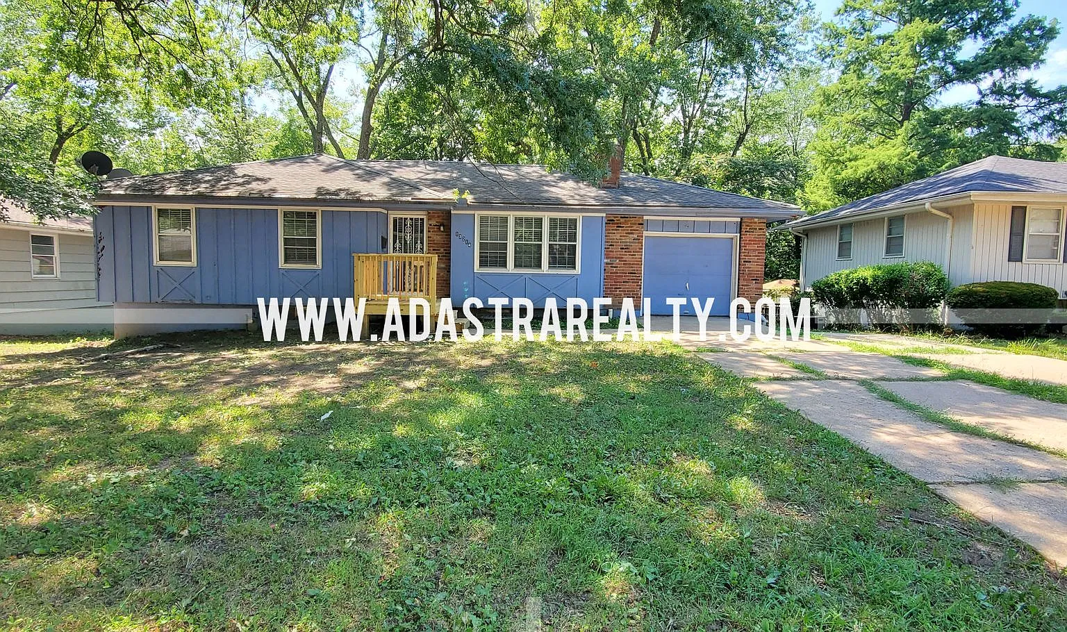 Awesome 3 Bedroom/1 Bath in Grandview, Excellent Location-Coming SOON!! — Photo 1