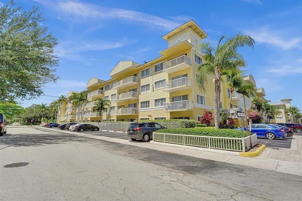 2 bed, 2.0 bath, 1040 sqft, $2,400 — Photo 3