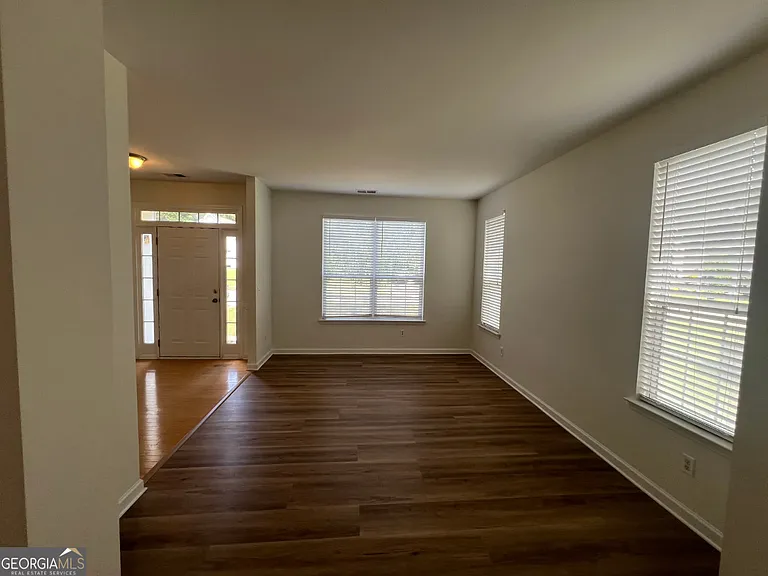 421 Holland Springs Dr — Photo 5