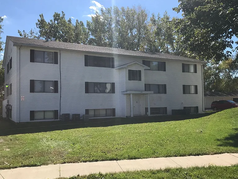 1132 Tiffany Pl — Photo 1