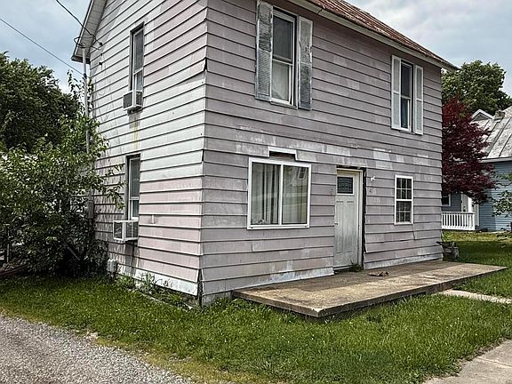 3rd image of 211 N Main St