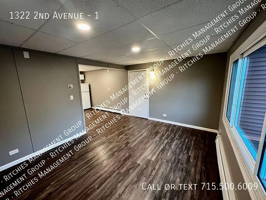 Modernized 2 Bedroom Apartment Updated Throughout — Photo 3