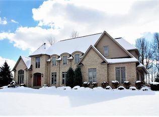 7445 Morning View Ct, Chagrin Falls, OH 44023