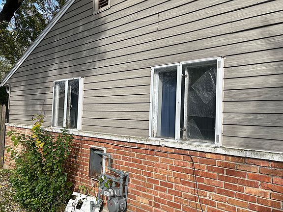 4th image of 128 Shabbona Dr