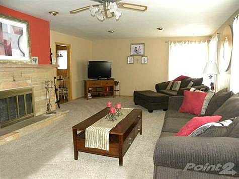 Spacious Comfortable Living Room