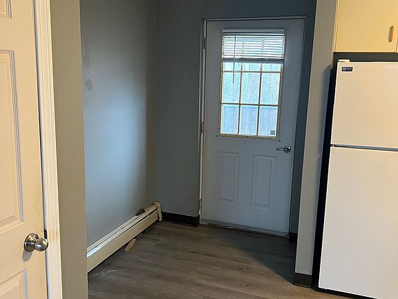 3rd image of 36 Mary St #206