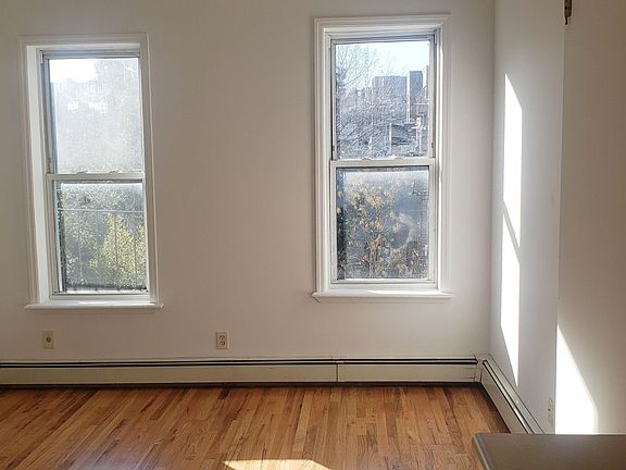 5th image of 155 Manhattan Ave APT 3r