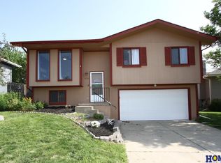 5330 W Olympic Cir, Lincoln, NE 68524