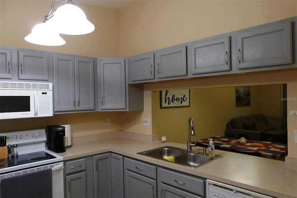 2 bed, 2.0 bath, 1070 sqft, $1,800 — Photo 4