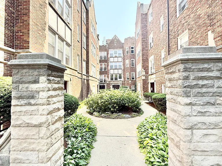 2803 W Lunt Ave #G3 — Photo 13