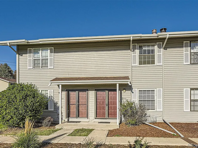 1922 S Oswego Way — Photo 1
