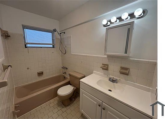 5th image of 2363 NE 11th Ct
