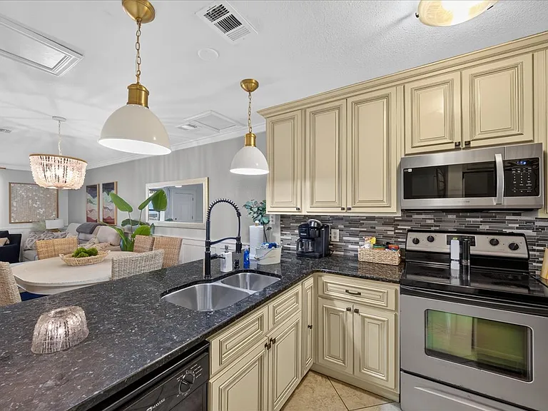 91 Norwood Dr #20 — Photo 47
