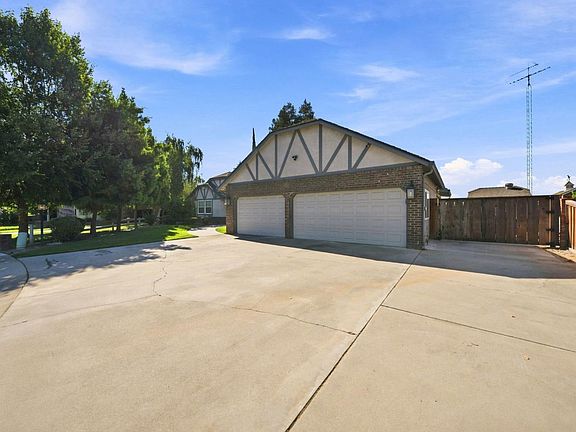 2nd image of 19132 Fairway Ct