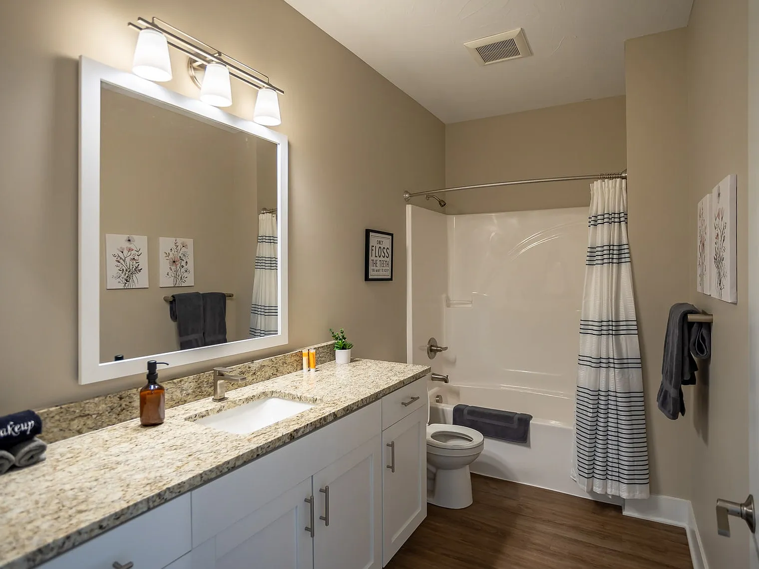 2 bed, 2.0 bath, 1345 sqft, $1,701 — Photo 4