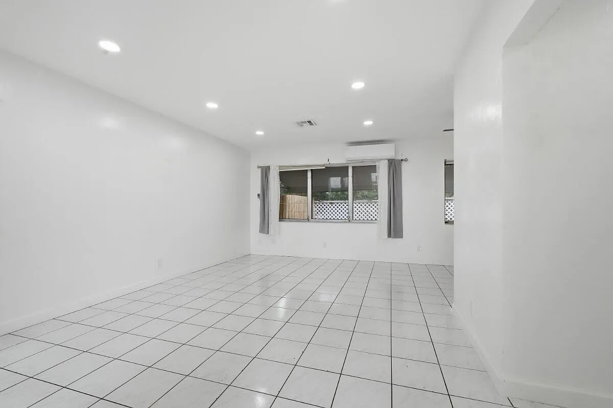 1 bed, 1.0 bath, 1980 sqft, $1,800 — Photo 3